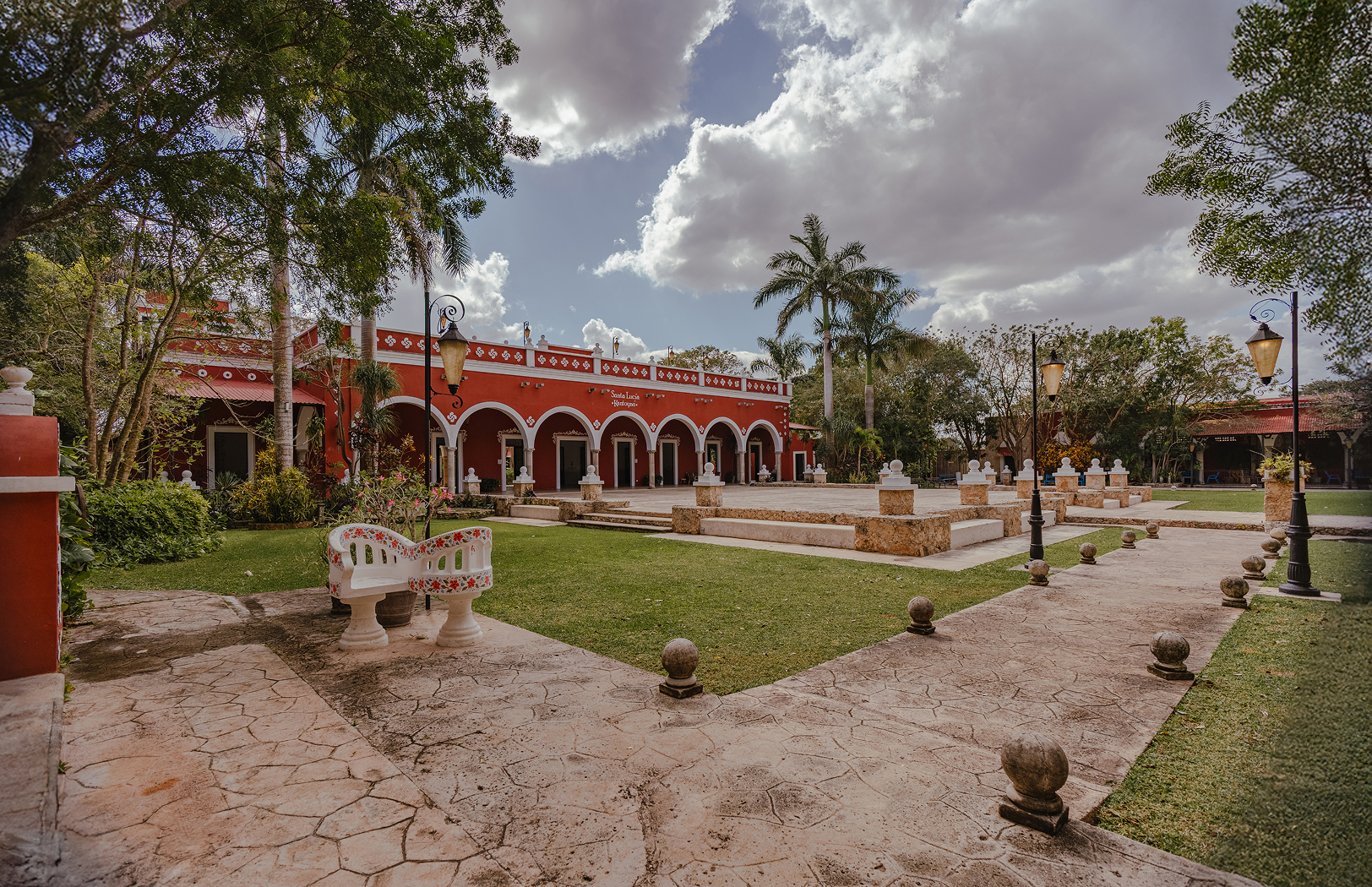 Hacienda Santa Lucía
Kantoyná has a great
structure for events.